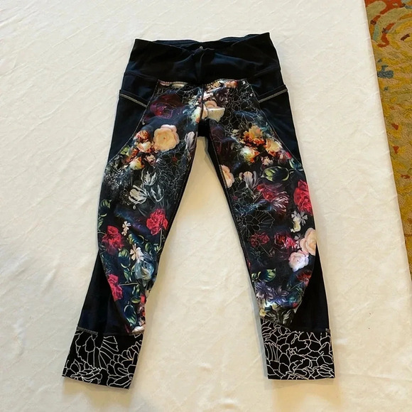 Athleta Black Orchid Relay 2.0 Capri 347890 Women’s Small Crop leggings pockets - Picture 1 of 6